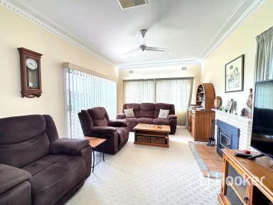 House For Lease - NSW - Inverell - 2360 - Immaculate Weatherboard Home in a Prime Family Location  (Image 2)