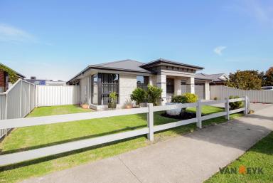 House For Sale - VIC - Bairnsdale - 3875 - Magnificent Sandstone Independent Built Home  (Image 2)