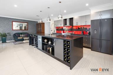 House For Sale - VIC - Bairnsdale - 3875 - Magnificent Sandstone Independent Built Home  (Image 2)