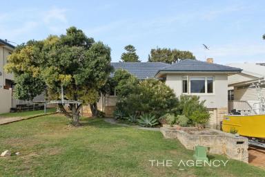 House For Sale - WA - Trigg - 6029 - A Coastal Classic with So Much Potential!  (Image 2)