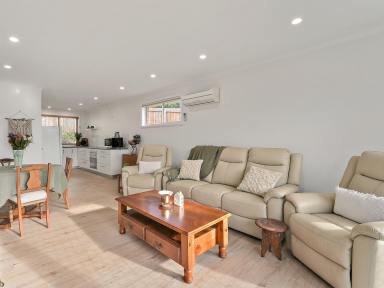 Unit For Sale - TAS - Newstead - 7250 - Fantastic free-standing unit  (Image 2)