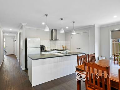 House For Sale - VIC - Kangaroo Flat - 3555 - Modern Living Meets Outdoor Entertaining in Prime Kangaroo Flat Location  (Image 2)