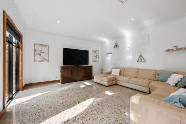 House For Sale - VIC - North Bendigo - 3550 - Executive living in a prime inner-city pocket near Bendigo Hospital  (Image 2)