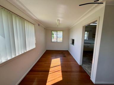 House For Lease - NSW - South Grafton - 2460 - Centrally located house with fenced yard  (Image 2)