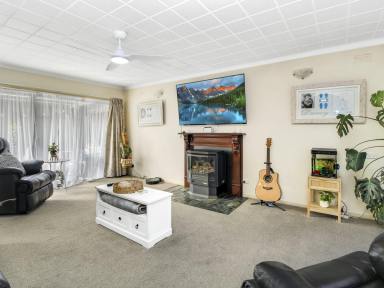 House For Sale - VIC - Bairnsdale - 3875 - FAMILY FRIENDLY – WEST BAIRNSDALE  (Image 2)