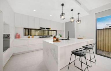 House For Sale - NSW - Colyton - 2760 - Luxury multi ensuite house (Image 2)