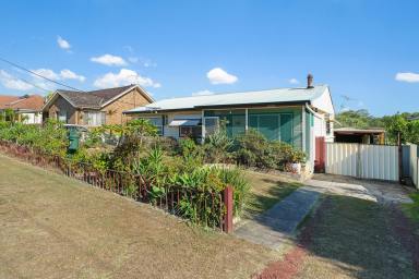 House For Sale - NSW - Raymond Terrace - 2324 - ENDLESS POTENTIAL ON A SPACIOUS FAMILY BLOCK!  (Image 2)