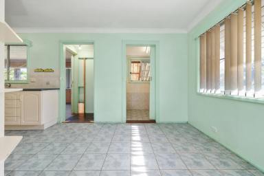 House For Sale - NSW - Raymond Terrace - 2324 - ENDLESS POTENTIAL ON A SPACIOUS FAMILY BLOCK!  (Image 2)