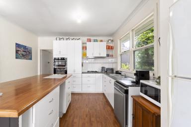 House For Lease - VIC - Apollo Bay - 3233 - CHARM AND SPACE ON MURRAY STREET
**12 month lease**  (Image 2)
