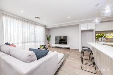 House For Sale - WA - Treeby - 6164 - SPACIOUS FAMILY LIVING WITH PREMIUM FINISHES & ENTERTAINER'S ALFRESCO RETREAT!  (Image 2)