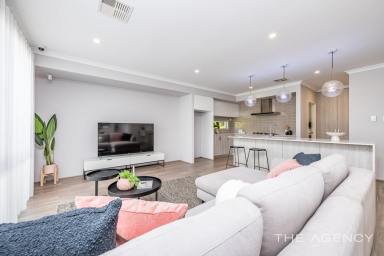 House For Sale - WA - Treeby - 6164 - SPACIOUS FAMILY LIVING WITH PREMIUM FINISHES & ENTERTAINER'S ALFRESCO RETREAT!  (Image 2)