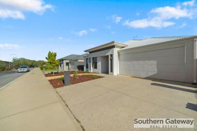 House For Sale - WA - Wellard - 6170 - THE COMPLETE PACKAGE - MODERN LIVING DONE RIGHT  (Image 2)
