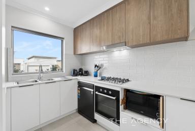 House For Sale - WA - Madeley - 6065 - CONVENIENCE AND LOW MAINTENANCE LIVING COMBINED!  (Image 2)