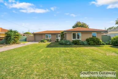 House For Sale - WA - Rockingham - 6168 - FAMILY HOME WITH POOL IN CENTRAL LOCATION  (Image 2)