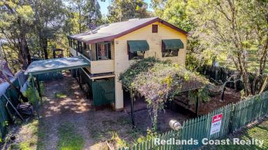 House For Sale - QLD - Lamb Island - 4184 - Flinders View – A Seafarer’s Hideaway with Its Own Slipway  (Image 2)