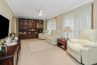 House For Sale - NSW - Raymond Terrace - 2324 - LAKESIDE LIVING MADE EASY!  (Image 2)