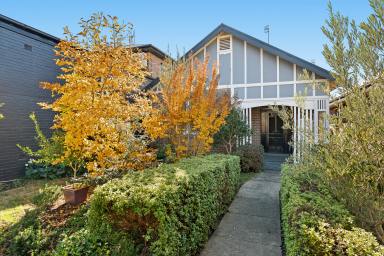 House Auction - NSW - Crookwell - 2583 - Charming CBD Cottage  (Image 2)