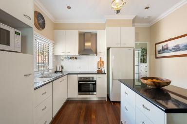 House For Sale - QLD - Mount Lofty - 4350 - Entry Level Buying in Sought After Collins Street!!!  (Image 2)
