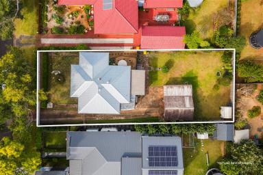 House For Sale - QLD - Mount Lofty - 4350 - Entry Level Buying in Sought After Collins Street!!!  (Image 2)