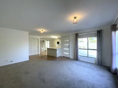 House For Sale - NSW - Gundagai - 2722 - Modern Private Unit in Great Location.  (Image 2)