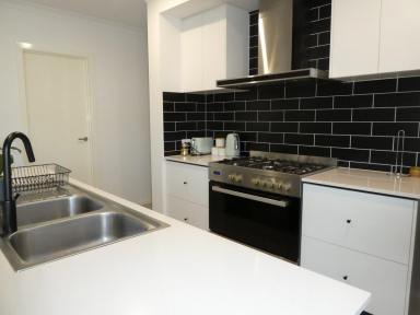 House For Lease - VIC - Bairnsdale - 3875 - EXECUTIVE HOME IN BAIRNSDALE  (Image 2)