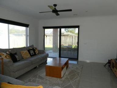 House For Lease - VIC - Bairnsdale - 3875 - EXECUTIVE HOME IN BAIRNSDALE  (Image 2)