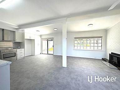 House For Sale - NSW - Inverell - 2360 - Low Maintenance Living  (Image 2)