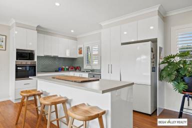 Townhouse For Sale - NSW - Merimbula - 2548 - UNBEATABLE LOCATION COMPLETE PRIVACY  (Image 2)
