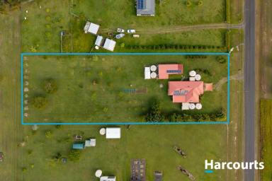 House For Sale - QLD - Redridge - 4660 - ACREAGE - BRICK HOME- ESTABLISHED FRUIT TREES  (Image 2)