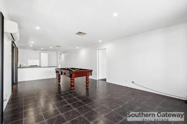 House For Sale - WA - Baldivis - 6171 - FAMILY COMFORT MEETS OUTDOOR ENTERTAINING  (Image 2)