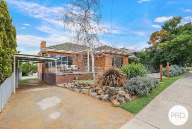 House For Sale - NSW - West Albury - 2640 - PERFECTLY UPDATED TO MAINTAIN CHARACTER & CHARM  (Image 2)
