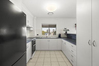 Unit For Sale - QLD - South Toowoomba - 4350 - Spacious CBD Fringe Unit with Dual Balconies  (Image 2)