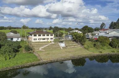 House For Sale - NSW - Ulmarra - 2462 - RIVER FRONTAGE THAT SETS THE STANDARD  (Image 2)