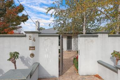 House For Sale - VIC - Hamilton - 3300 - Executive living in the heart of Hamilton  (Image 2)