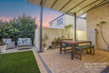 House For Sale - WA - Nollamara - 6061 - EFFORTLESS PARKSIDE LIVING! (Image 2)