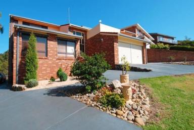 House For Lease - NSW - Cordeaux Heights - 2526 - Grand Family Home!!  (Image 2)