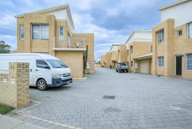 Townhouse For Sale - WA - Midland - 6056 - HUGE PRICE ADJUSTMENT - MOTIVATED SELLERS (Image 2)