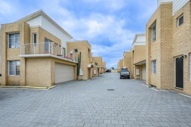 Townhouse For Sale - WA - Midland - 6056 - HUGE PRICE ADJUSTMENT - MOTIVATED SELLERS (Image 2)
