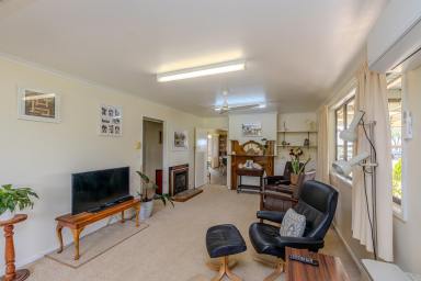 House For Sale - VIC - Ouyen - 3490 - Rural home on 9.25 acres!  (Image 2)