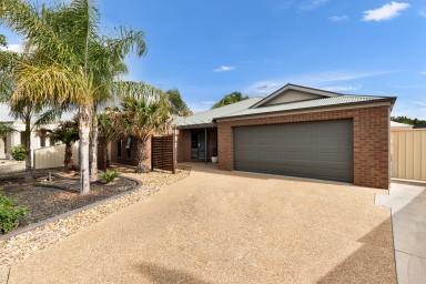 House For Sale - VIC - Mildura - 3500 - The Entertainer on the West Side  (Image 2)
