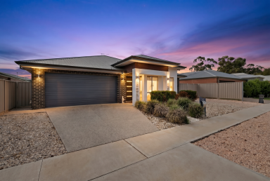 House For Sale - VIC - Mildura - 3500 - Spacious Family Living In Prime Location  (Image 2)