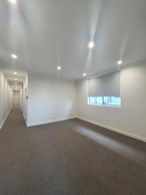 Unit For Lease - NSW - Wollongong - 2500 - Near New Renovated CBD Unit  (Image 2)