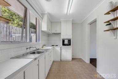 House For Lease - VIC - Mentone - 3194 - Bayside living in a well-maintained block for anyone seeking a relaxed coastal lifestyle.  (Image 2)
