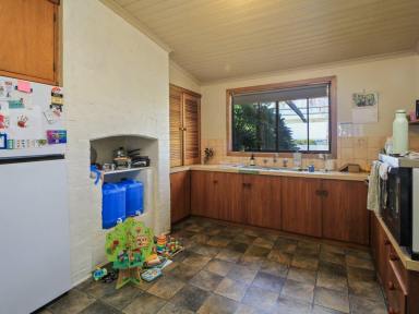 House For Sale - VIC - East Bairnsdale - 3875 - RESIDE OR INVEST  (Image 2)