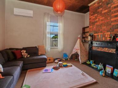 House For Sale - VIC - East Bairnsdale - 3875 - RESIDE OR INVEST  (Image 2)