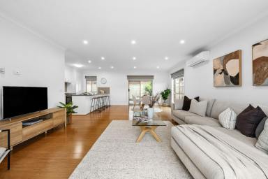 Townhouse For Sale - VIC - Epsom - 3551 - Modern Light-filled & Stylish in High Growth Corridor  (Image 2)