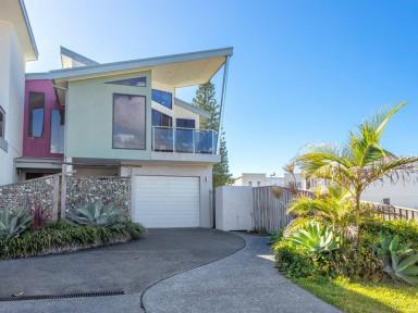 Duplex/Semi-detached For Sale - NSW - Wallabi Point - 2430 - TOWNHOUSE WITH CAPTIVATING OCEAN VIEWS  (Image 2)