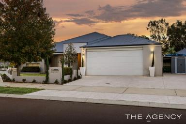 House For Sale - WA - Baldivis - 6171 - Luxurious Home With Extra Space for Boat or Caravan!  (Image 2)