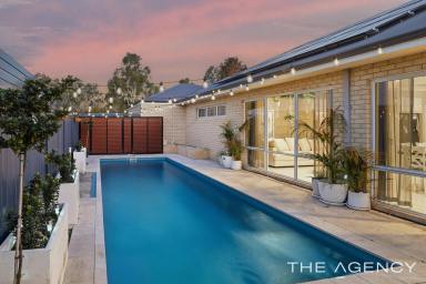 House For Sale - WA - Baldivis - 6171 - Luxurious Home With Extra Space for Boat or Caravan!  (Image 2)
