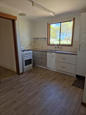House Leased - WA - Hopetoun - 6348 - 2x1 Home with Sunroom  (Image 2)